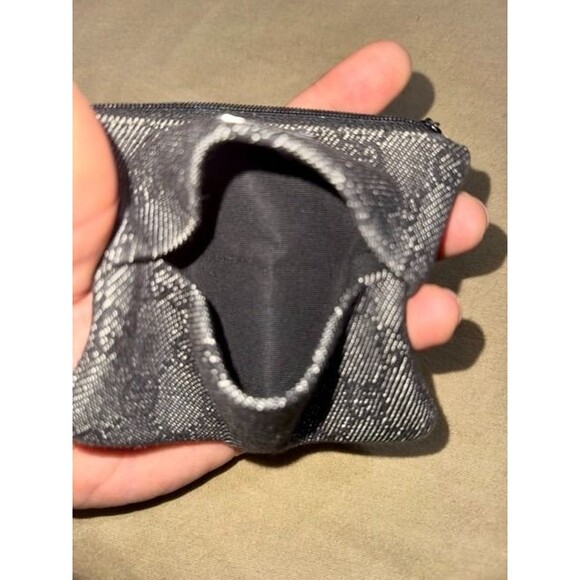 Gucci GG Denim Zip Pouch - Picture 5 of 8